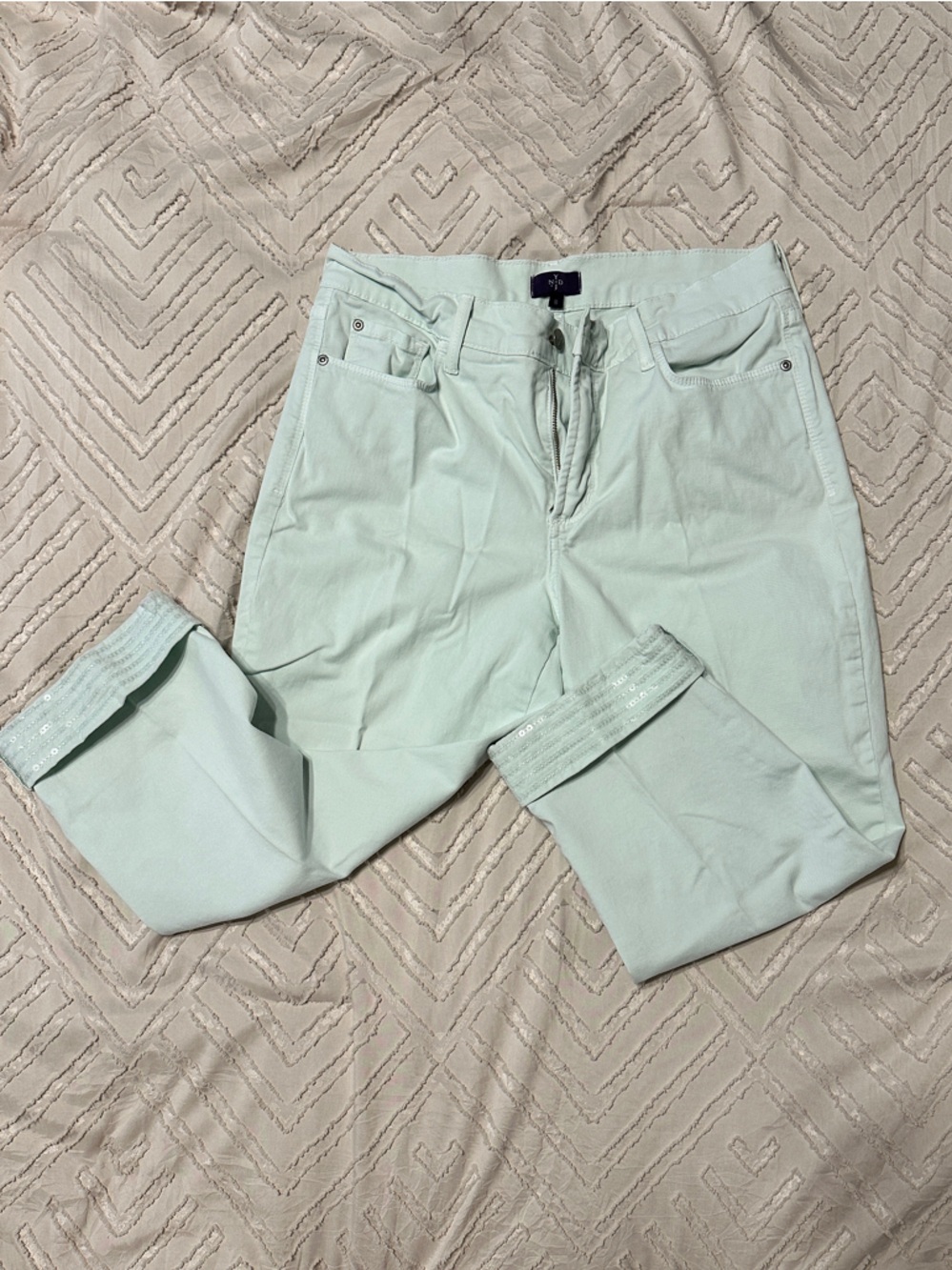 Light Mint Green Capri Jeans

Size 8

Make an offer